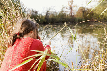 Girl (7-9) fishing - RDF00177