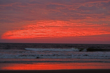 Indien, Goa, Benaulim Beach bei Sonnenuntergang - ND00095