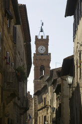 Italien, Pienza, Blick auf die Kirche - MRF00750