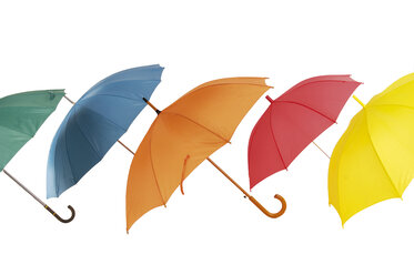 Verschiedene Regenschirme in Reihe - 00154LR-U