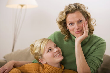 Mother with daughter, smiling, close-up - WESTF03403