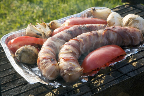 Gegrillte Würstchen, Nahaufnahme - GWF00341