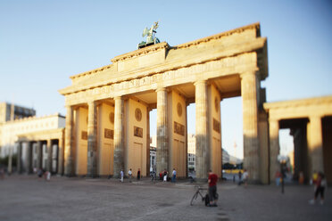 Deutschland, Berlin, Brandenburger Tor - CHKF00165