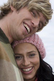 Young couple smiling, portrait - LDF00386