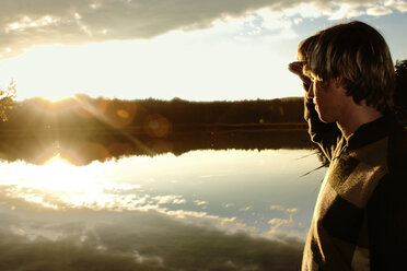 Young man watching sunset - LDF00385