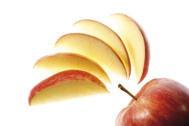 Sliced apple and whole fruit, close-up - 05855CS-U