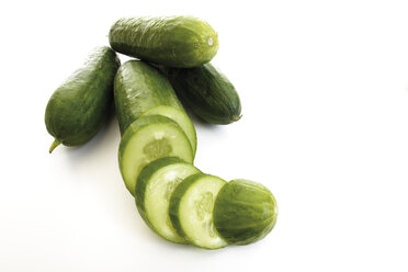 Sliced mini cucumber, close-up - 05917CS-U