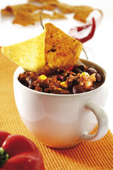 Chili con carne in cup with tortilla chips - 05990CS-U