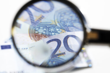 20 Euro banknotes under magnifying glass, close-up - 06036CS-U