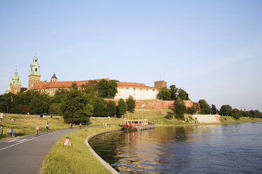 Poland, Cracow, Weichsel river, Wawel castle - GWF00404