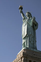 USA, New York City, Freiheitsstatue - CHKF00241