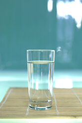 Mit Wasser gefülltes Glas, Nahaufnahme - ASF03062