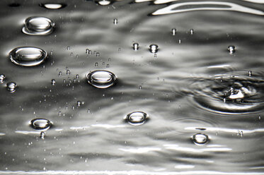 Oil drops in water, close-up - THF00452