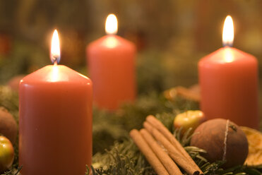 Christmas decoration with burning candles - NHF00348