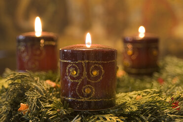 Christmas decoration with burning candles - NHF00347