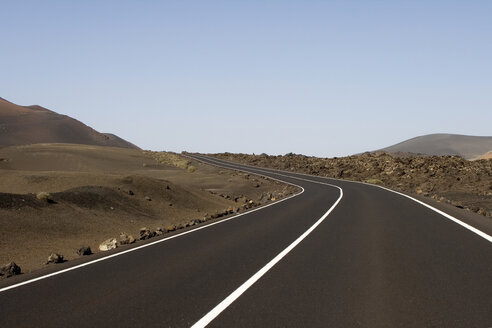 Spanien, Lanzarote, Straße - ABF00136