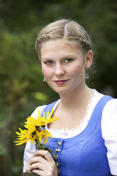 Junge Frau in Tracht, Porträt - WWF00270