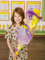 Girl holding schoolcone - WESTF04454