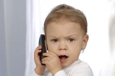 Little child using mobile phone, close-up - CRF01181