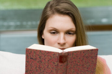 Young woman reading a book - NHF00466