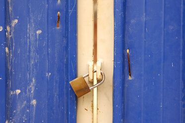 Padlock on wooden wall in blue - 00241LR-U