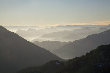 Germany, Bavaria, Chiemgau Alps, mountain scenery - FOF00162