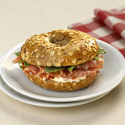 Bagel mit Salami - CHKF00322