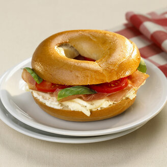 Bagel mit Tomate und Mozzarella - CHKF00320