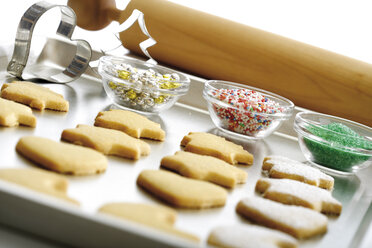 Shortcrust biscuits on baking tray - 06574CS-U