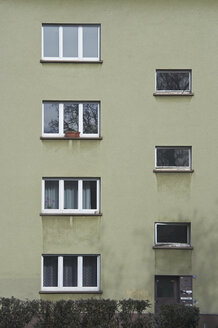 Windows on building exterior - TLF00004