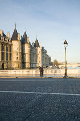 Frankreich, Paris, Pont au Change mit Palais de Justice - MSF02031