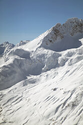 Österreich, Vorarlberg, Lech, schneebedeckte Berge - MRF00909