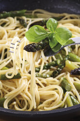 Spaghetti mit grünem Spargel und Basilikum - 06720CS-U