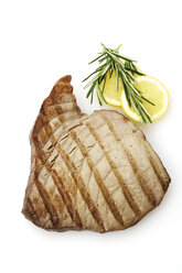 Grilled tuna steak, close-up - 06683CS-U