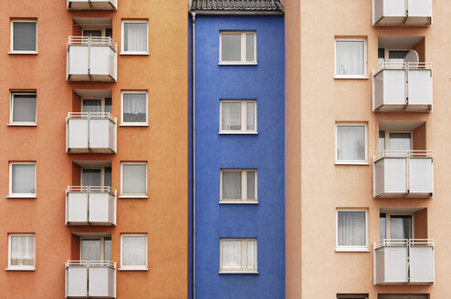 Housing estate, facade, balconies - 00276LR-U