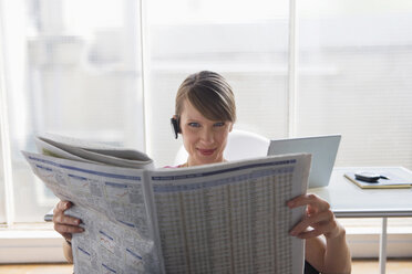Woman reading financial newspaper - WESTF05593