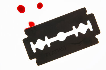 Razor blade with drops of blood, close-up - THF00531