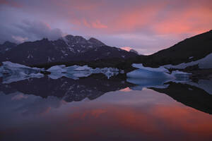 Grönland, Sonnenuntergang über Eisschollen - RM00150