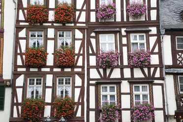 Germany, Rheinland-Pfalz, Bernkastel-Kues, half-timbered house - GWF00452