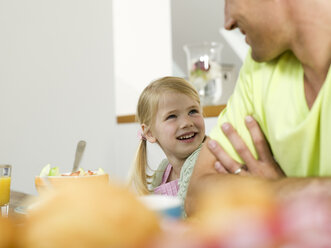 Father and daughter at breakfast table - WESTF05889