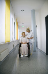Krankenschwester und Patient - WESTF05723