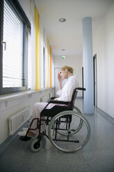 Woman sitting in a wheelchair - WESTF05633