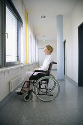 Woman sitting in a wheelchair - WESTF05631