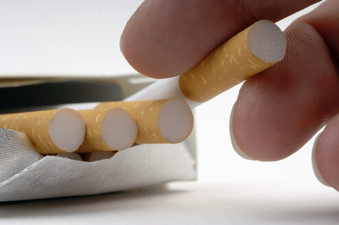 Cigarettes, close-up - CRF01195