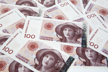 Close-up of Norwegian banknotes - GWF00464