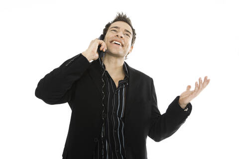 Junger Mann beim Telefonieren, Nahaufnahme, lizenzfreies Stockfoto