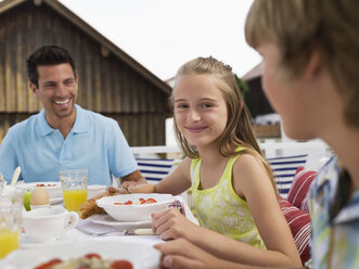 Familie am Frühstückstisch - WESTF06119