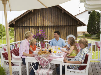 Familie am Frühstückstisch - WESTF06115