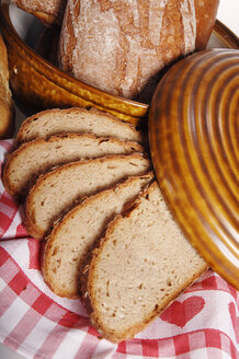 Various sorts of bread, close-up - 00322LR-U