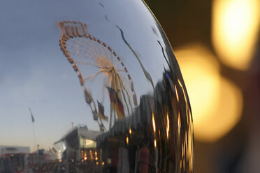 Ferris wheel reflection, blurred motion - TL00202